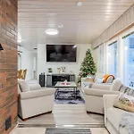 Villa Kaarina1, Luxury Near Santa Claus Rovaniemi
