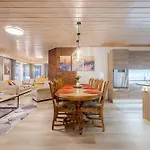 Villa Kaarina1, Luxury Near Santa Claus Rovaniemi