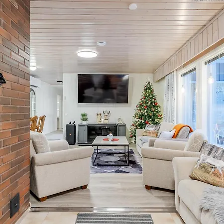 Villa Kaarina1, Luxury Near Santa Claus Rovaniemi